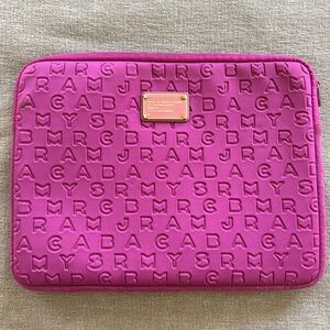 Marc by Marc Jacobs Neoprene Laptop Sleeve – Magenta fit 15-inch MacBook Pro